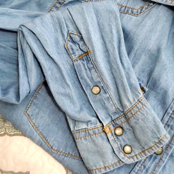 Forever 21 Chambray Denim Long Sleeve Embroidered shirt top sz Medium - Picture 5 of 6